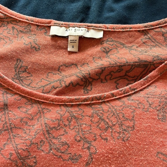 Ari South blouse size small - Picture 2 of 3
